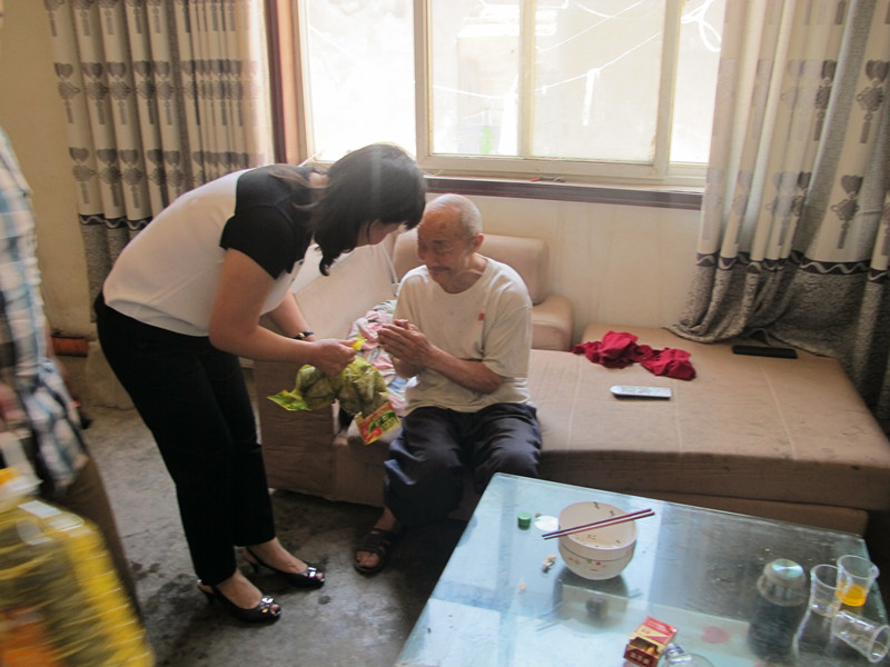 益和熱力公司端午節(jié)開展“送溫暖、獻(xiàn)愛心”活動(dòng)